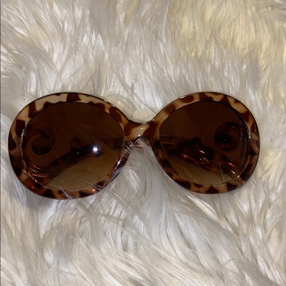 ✨Round leopard print fashion sunglasses✨